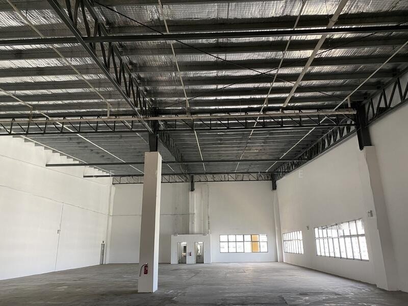 Ramp up warehouse 7m high large roller shutter doors