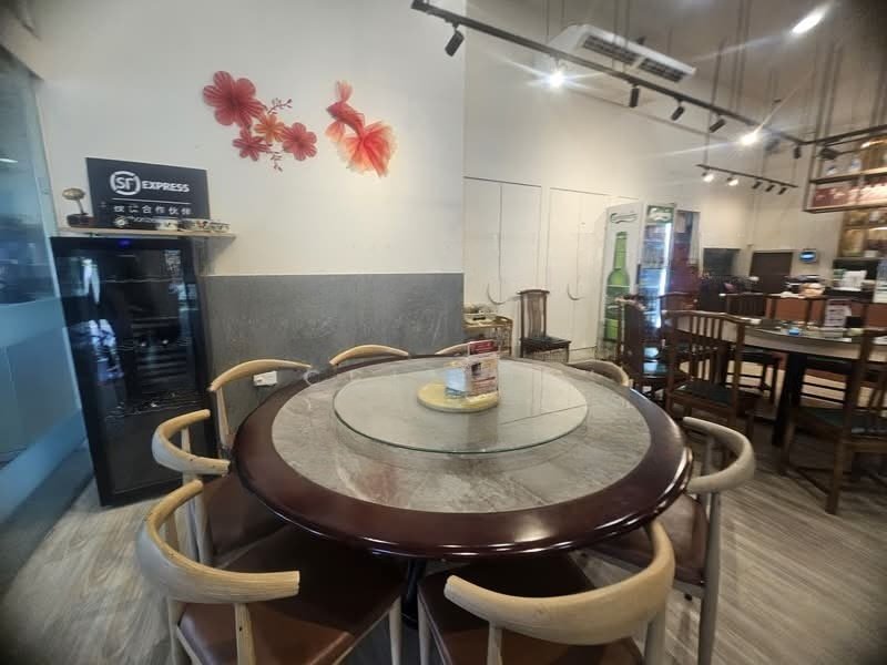 Prime restaurant along Tg Katong Rd with alcohol license. Interior