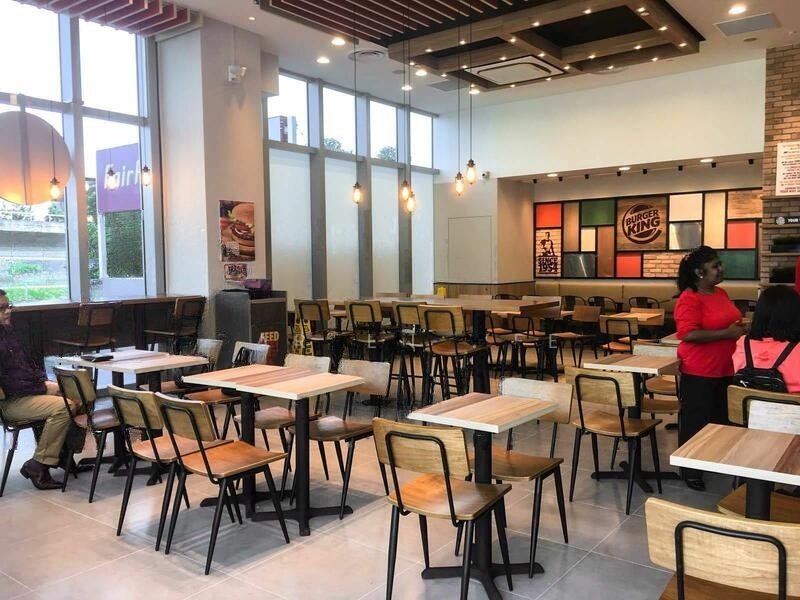 High ceiling, regular-shaped L1 unit at Expo MRT.