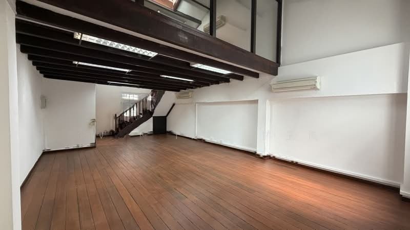 Private and Quiet, Rare Open Squarish Layout, 3-5 Mins Walk to Two MRT Interior