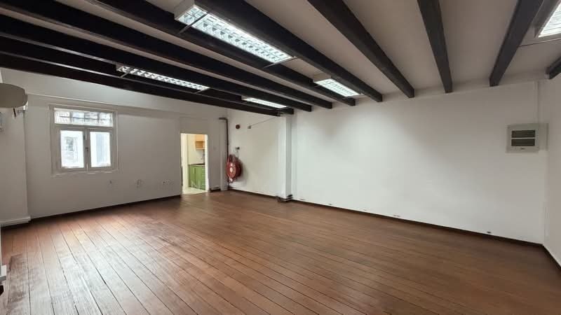 Private and Quiet, Rare Open Squarish Layout, 3-5 Mins Walk to Two MRT Building