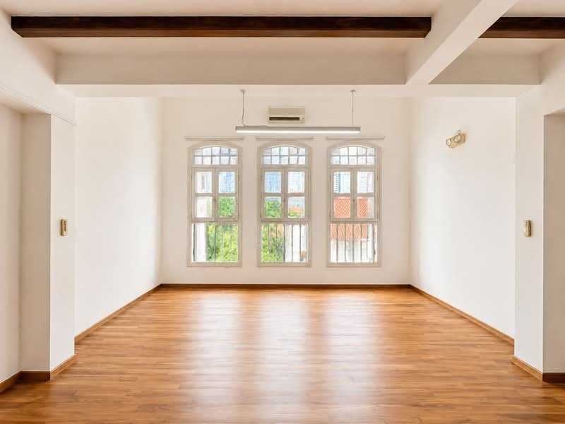 Rarely Available in Duxton Hill, Level 3 with Mezzanine. Two restrooms