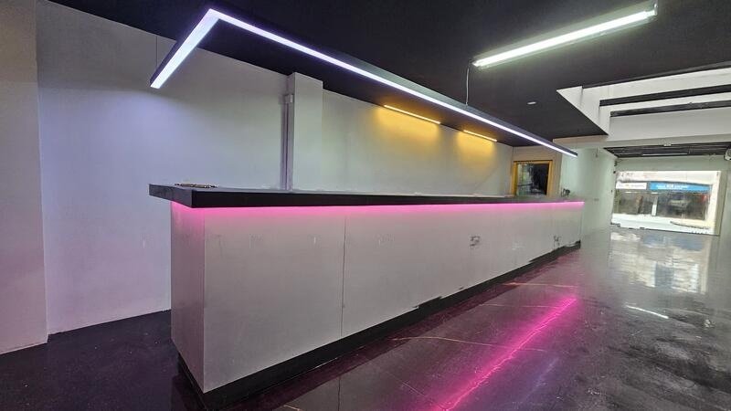 Craig Rd F&B, Kitchen w Exhaust Fitted! Contact Evon @ 8.8.O.4.8.4.O.1