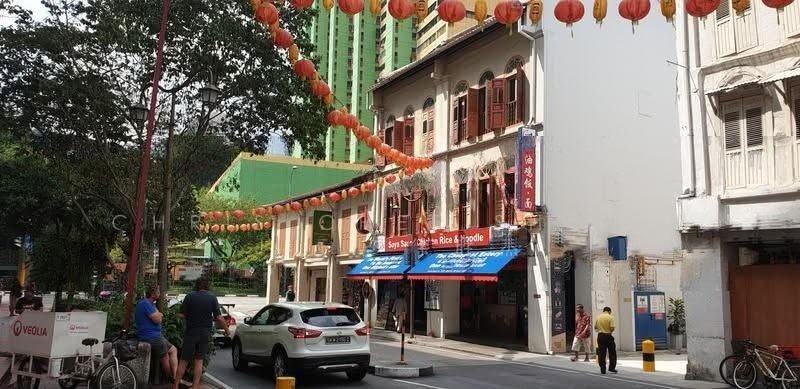 2.5 storey shophouse for rent in Chinatown.