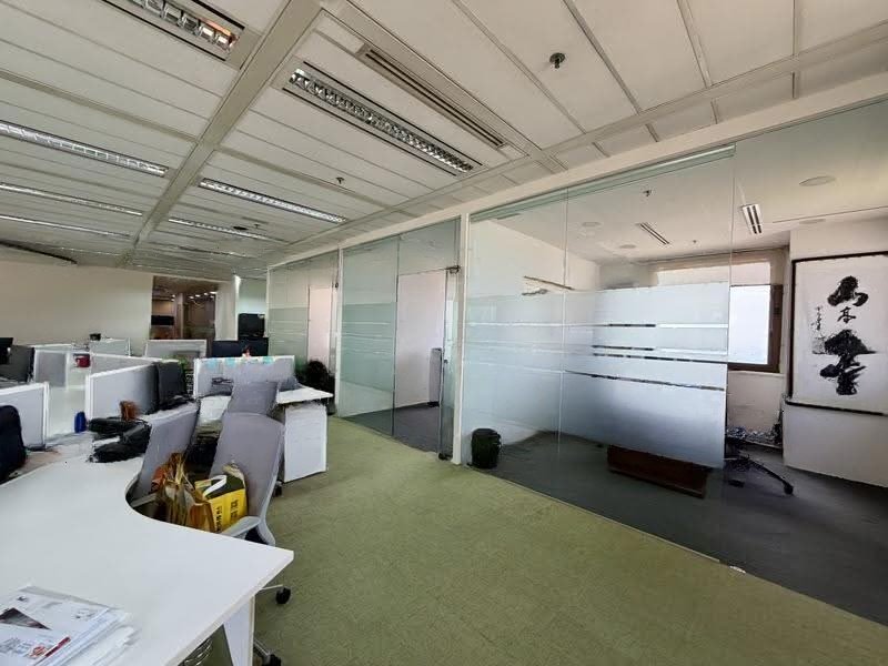 Fitted Office With Unblocked Sea View