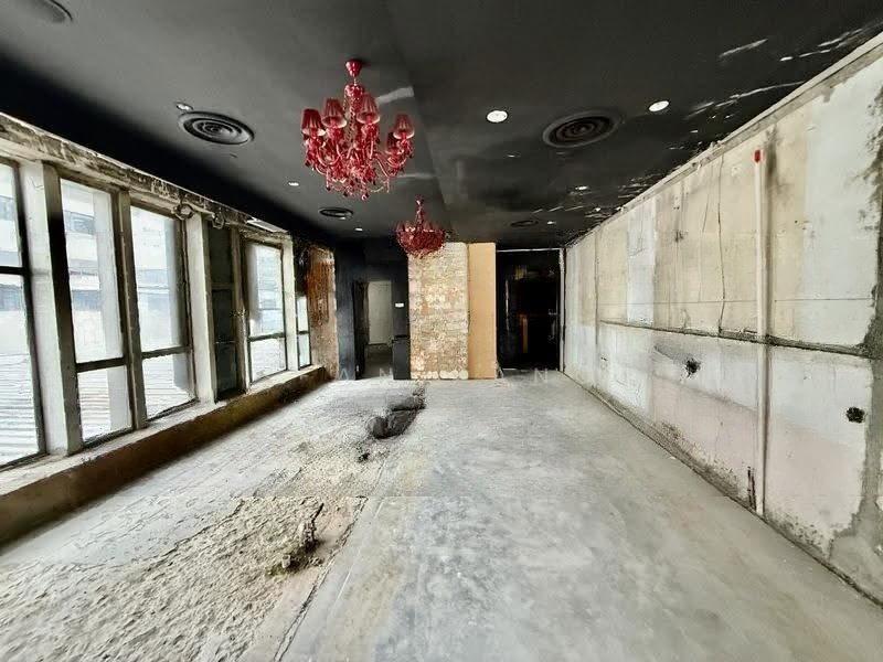 Rare Fnb space at City Hall Vicinity Building