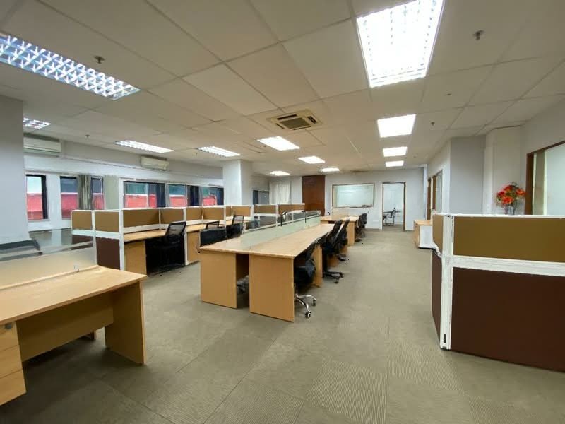 Fully Fitted Entire Floor Space