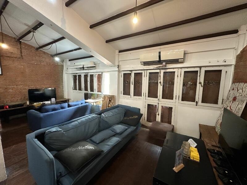 C.H.E.A.P shophouse with F&B licence for rent with high foot traffic