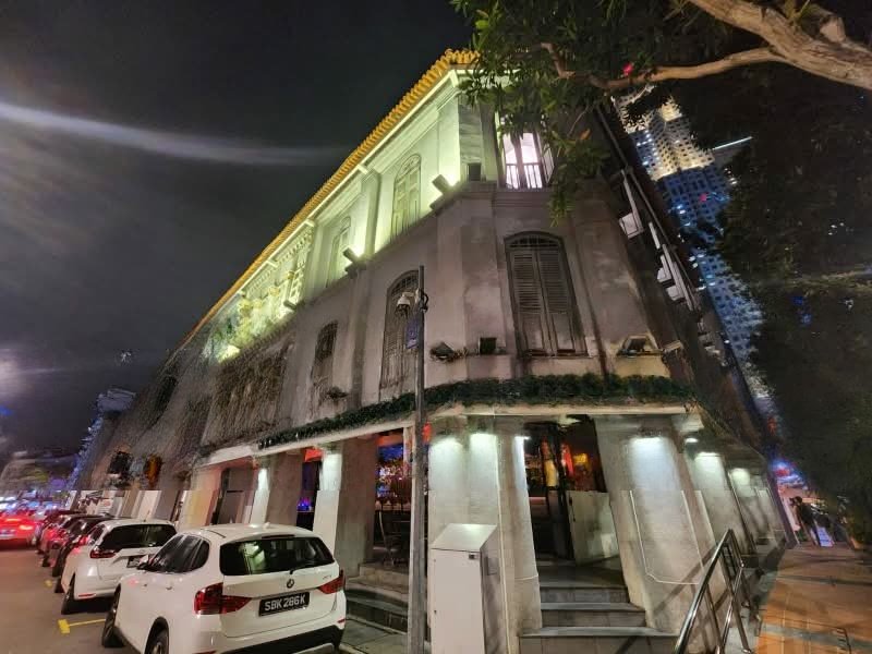 2nd level unit in CBD shophouse for rent
