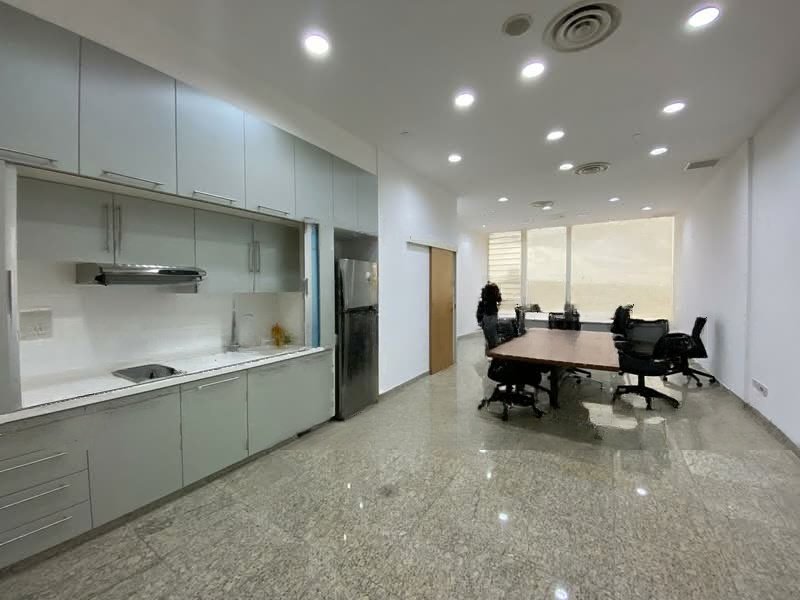 Beautiful high floor renovated unit at office 2 for Rent