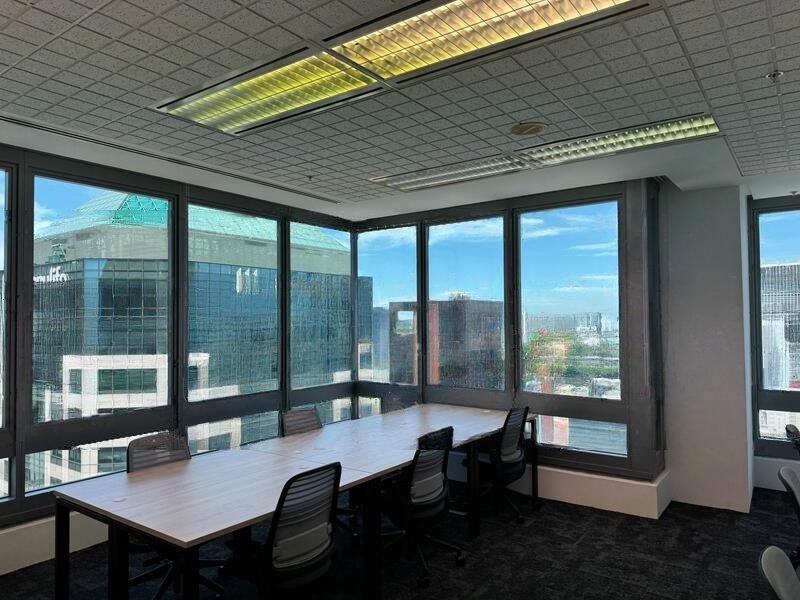 12 Pax Window Office Great Views -Fully Fitted